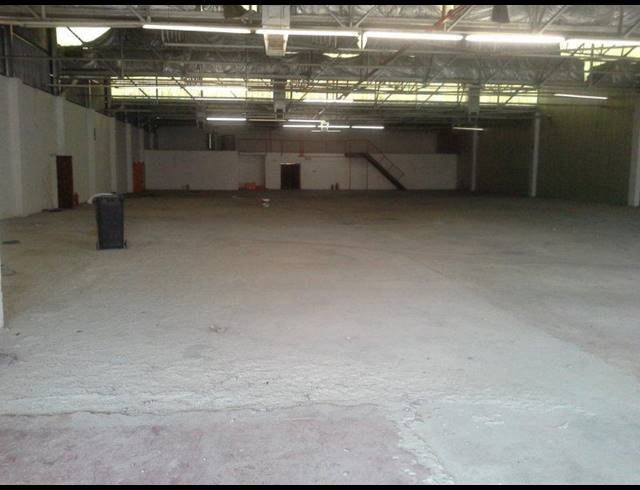 2,100M² FACTORY TO LET IN LANSDOWNE
